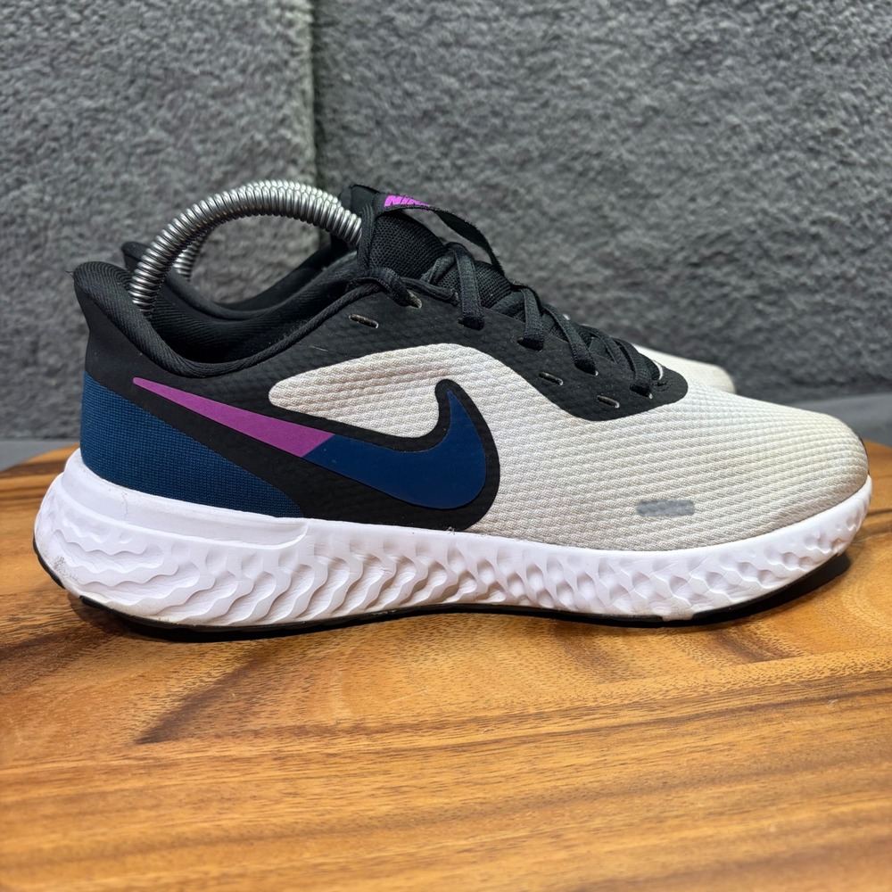 Nike Revolution 5 Womens 8.5 Running Shoes White Black Navy BQ3207-102